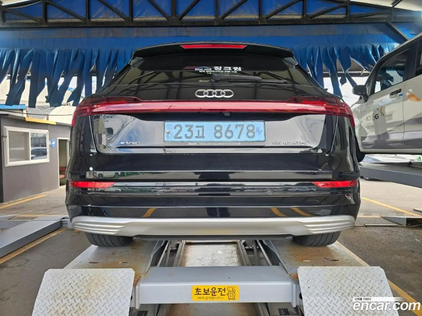 Main__Slider__Photo:e-tron Audi 2021.11-1