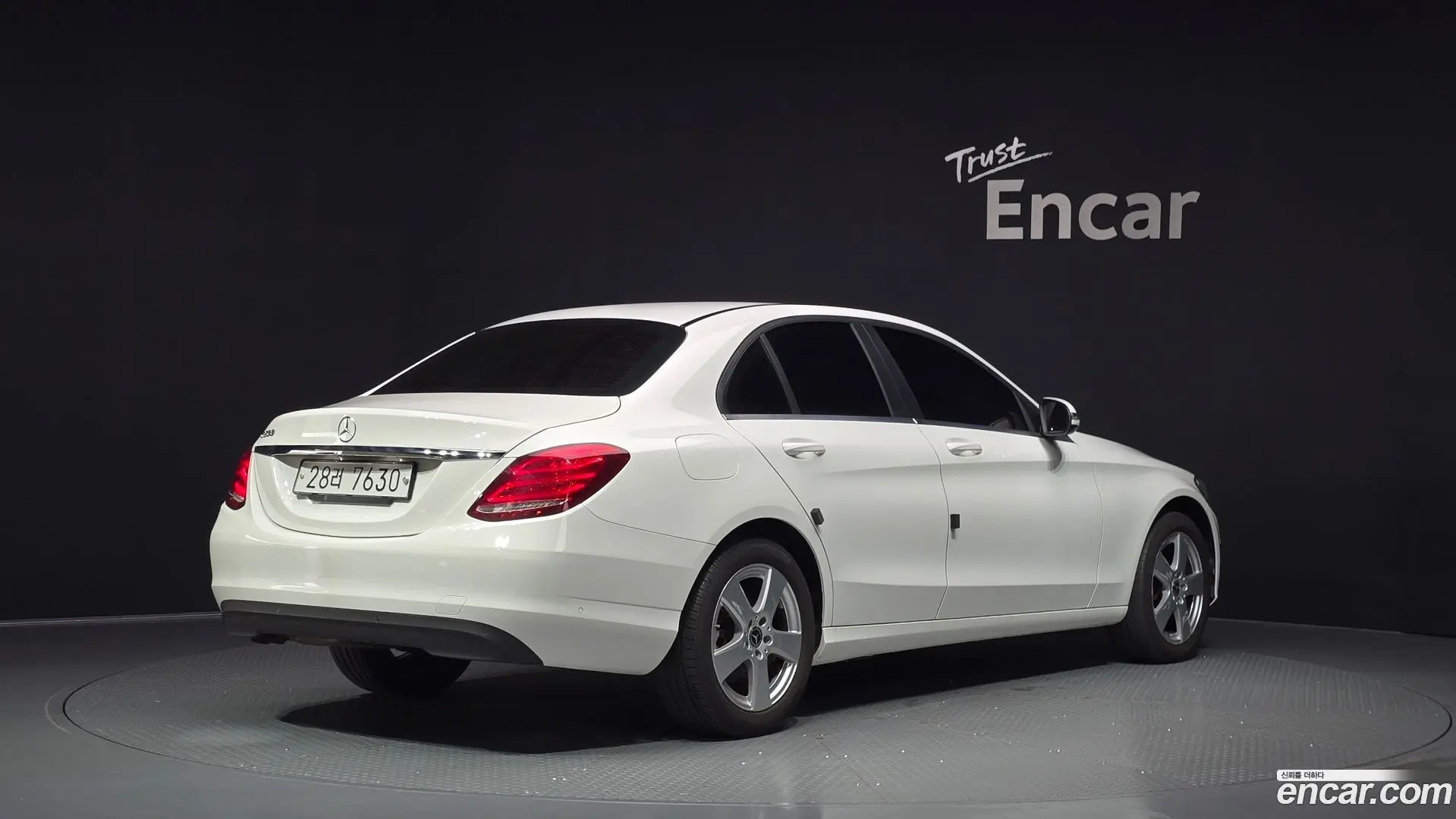 Main__Slider__Photo:C-Class Mercedes-Benz 2017.4-1