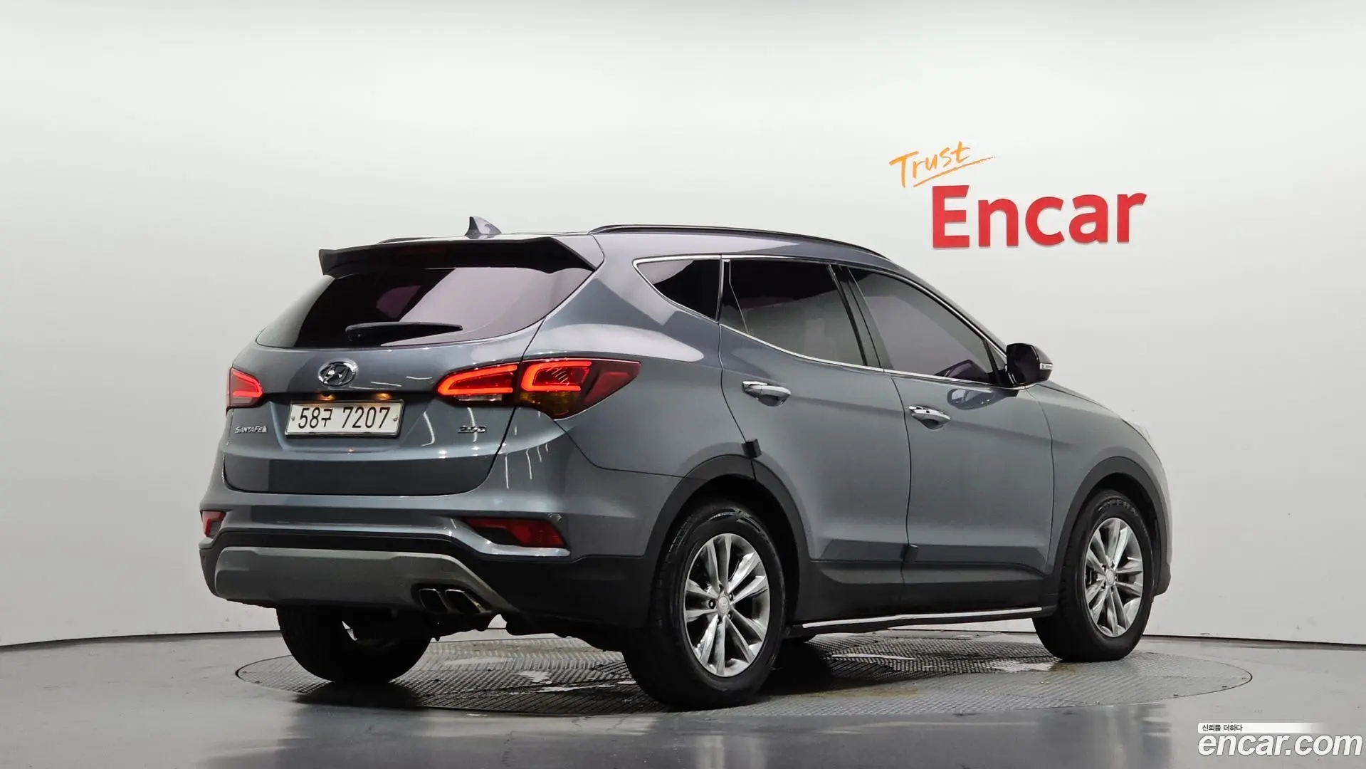 Main__Slider__Photo:Santafe Hyundai 2017.5-1