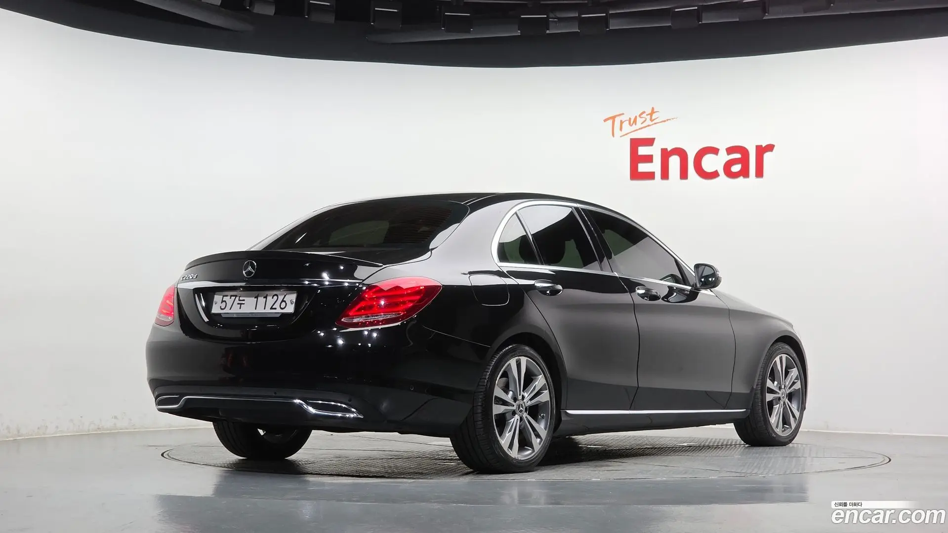 Main__Slider__Photo:C-Class Mercedes-Benz 2017.10-1