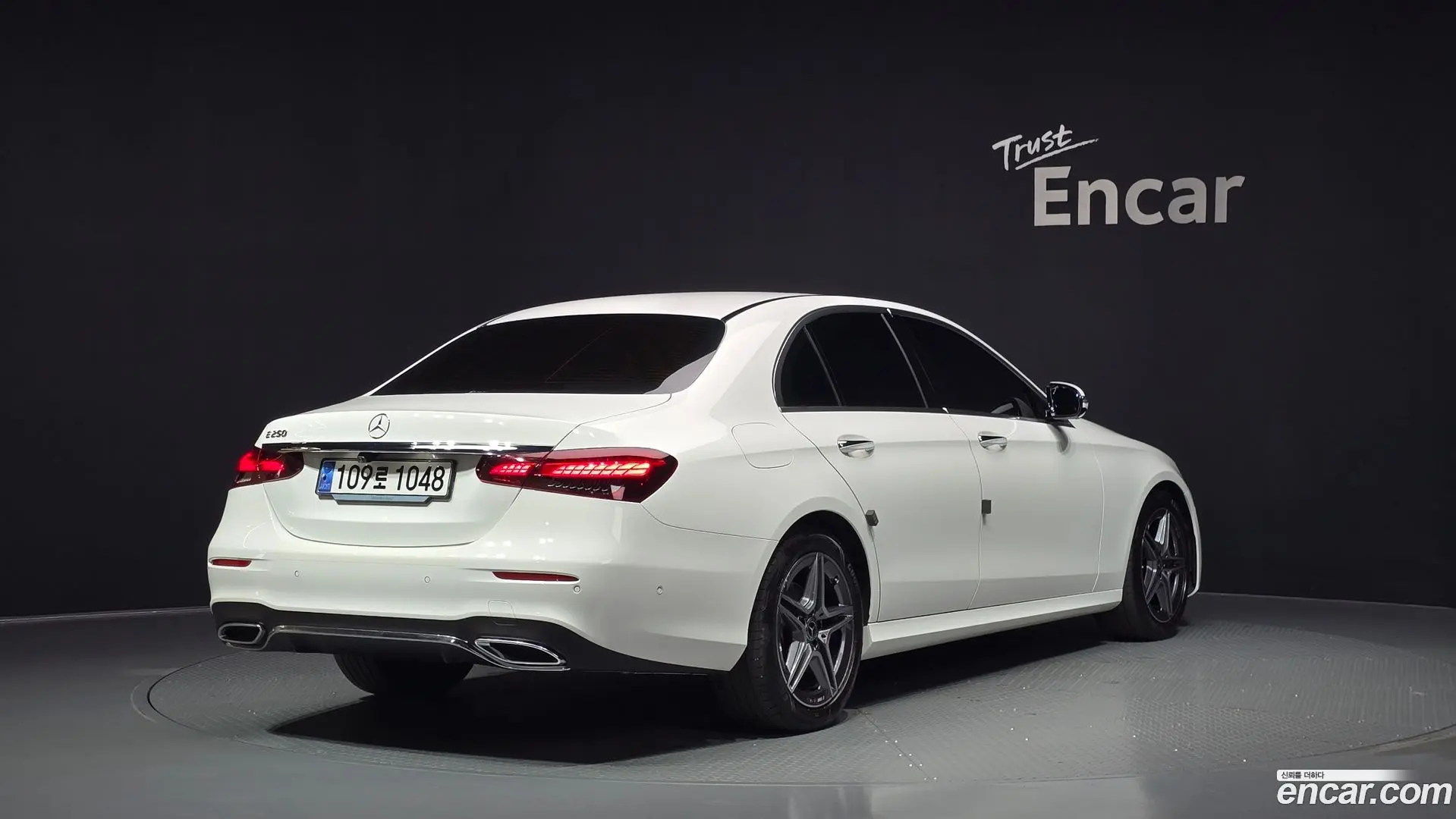 Main__Slider__Photo:E-Class Mercedes-Benz 2023.9-1