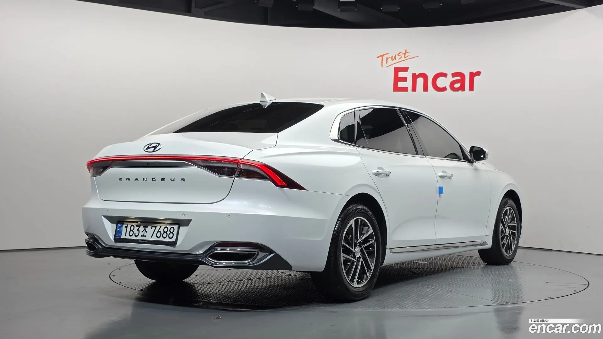 Main__Slider__Photo:Grandeur Hyundai 2022.6-1