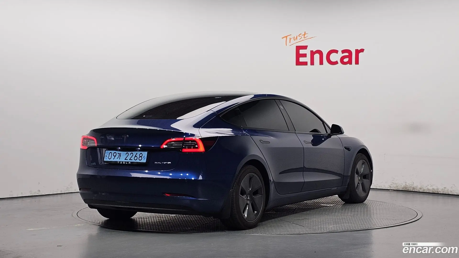 Main__Slider__Photo:Model 3 Tesla 2021.7-1