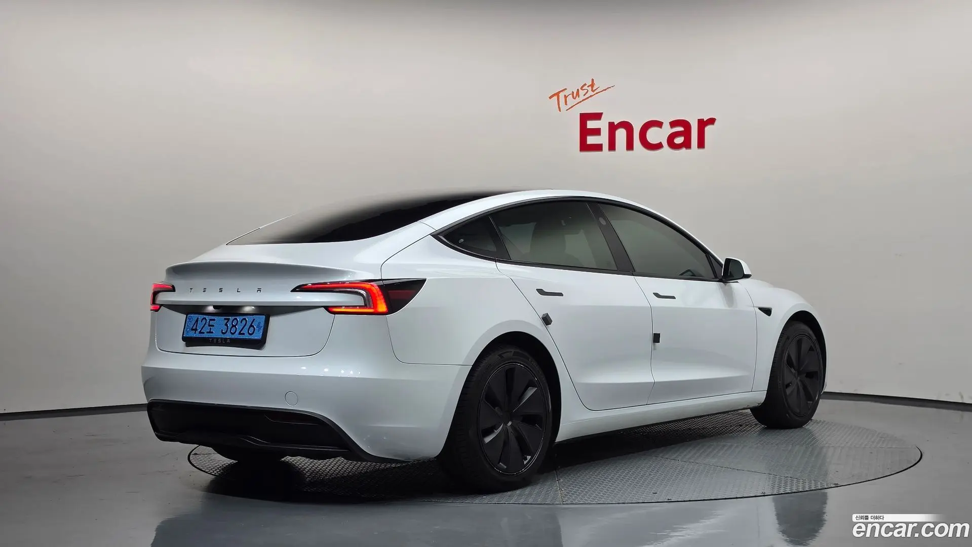 Main__Slider__Photo:Model 3 Tesla 2024.5-1