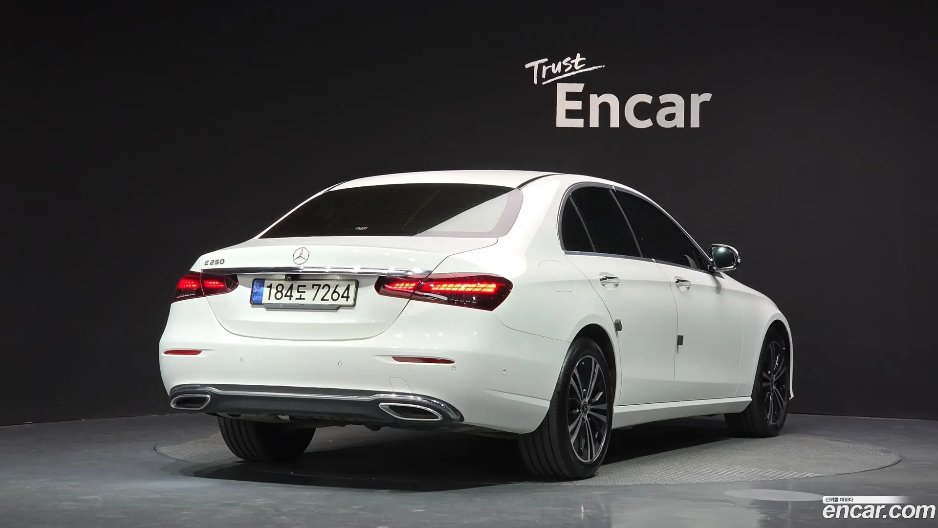 Main__Slider__Photo:E-Class Mercedes-Benz 2021.7-1
