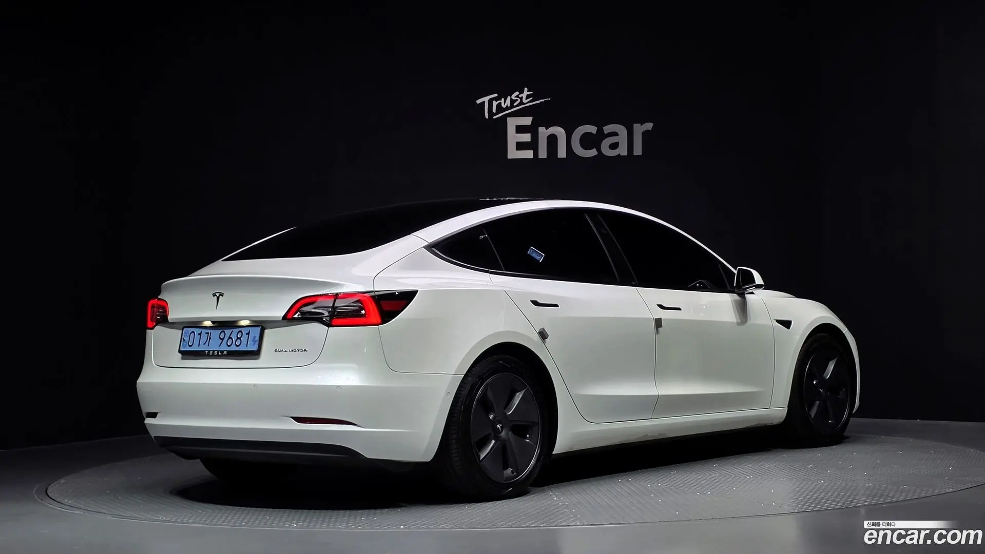 Main__Slider__Photo:Model 3 Tesla 2022.4-1
