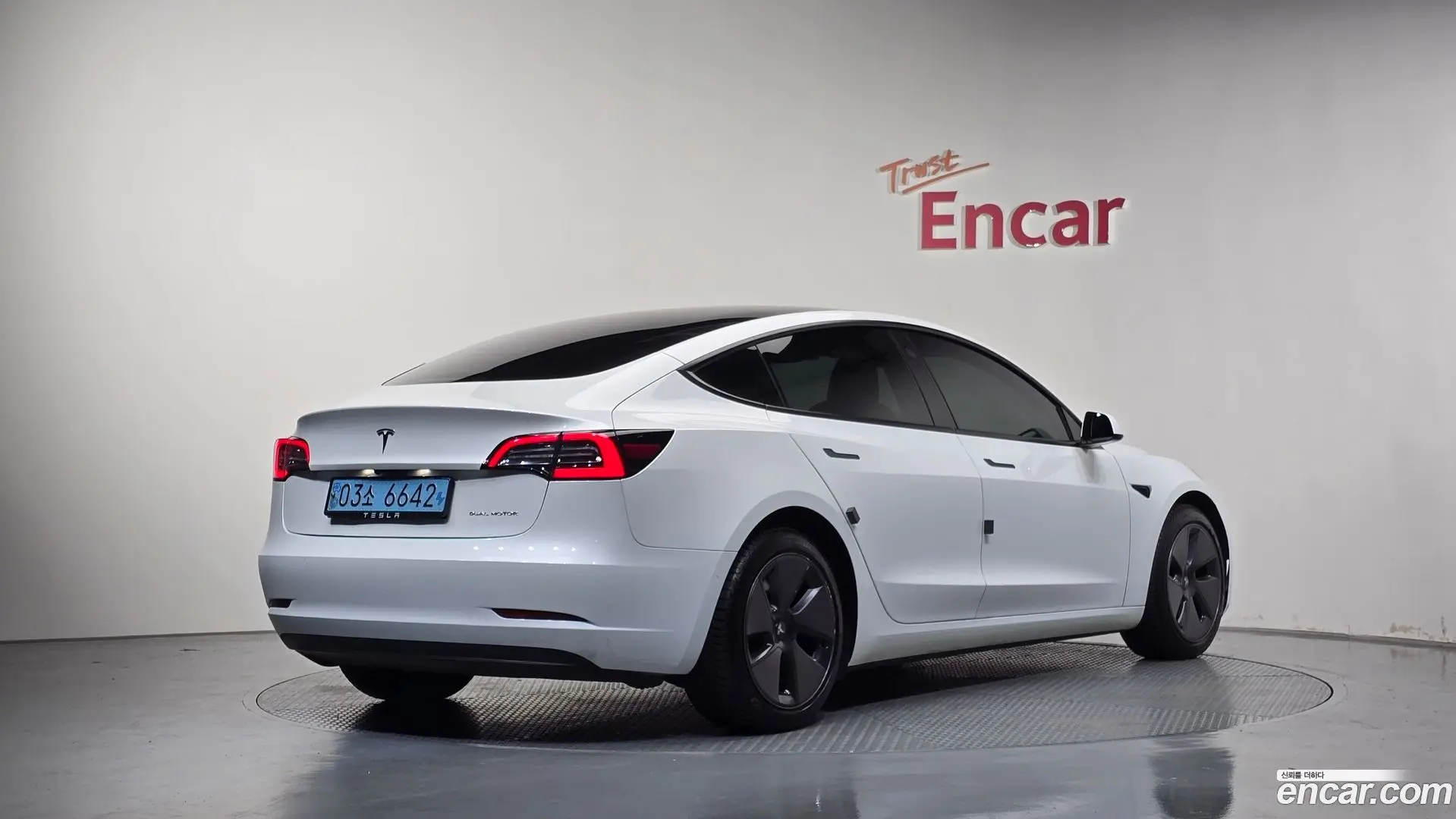 Main__Slider__Photo:Model 3 Tesla 2022.2-1