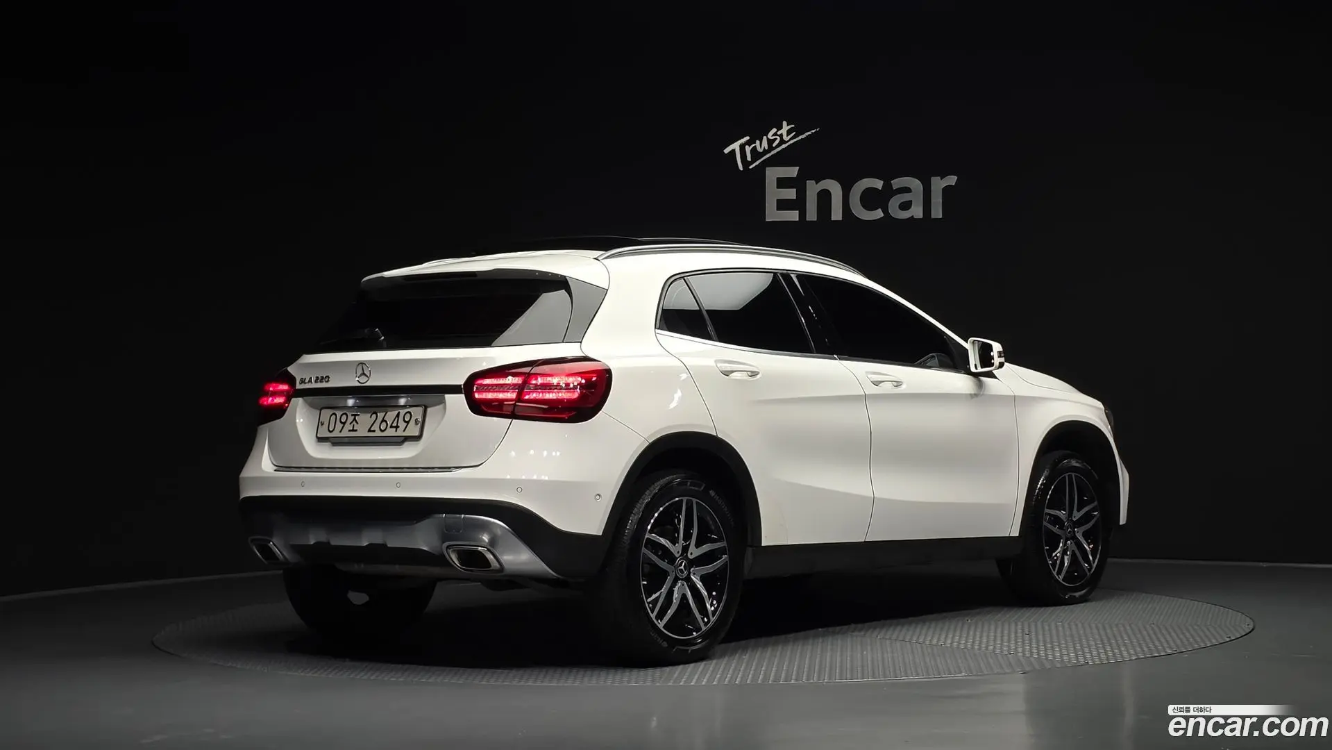 Main__Slider__Photo:GLA-Class Mercedes-Benz 2018.4-1