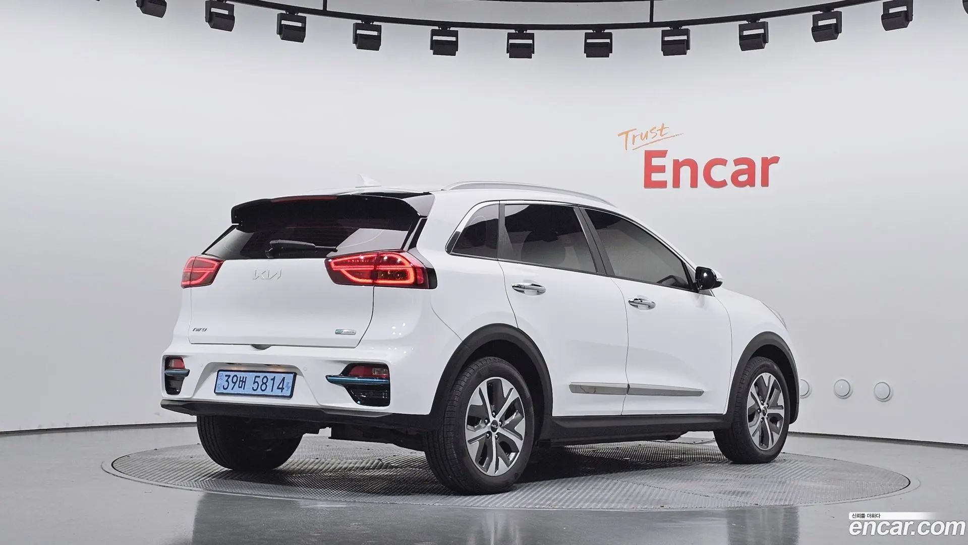 Main__Slider__Photo:Niro Kia 2021.6-1