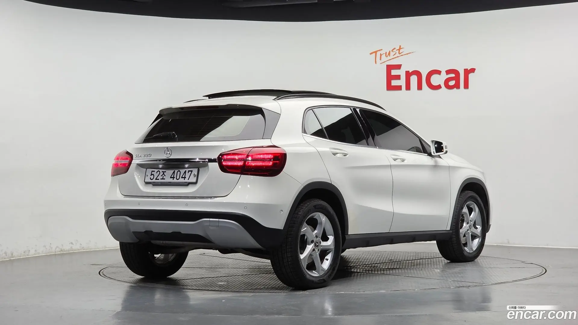 Main__Slider__Photo:GLA-Class Mercedes-Benz 2017.10-1
