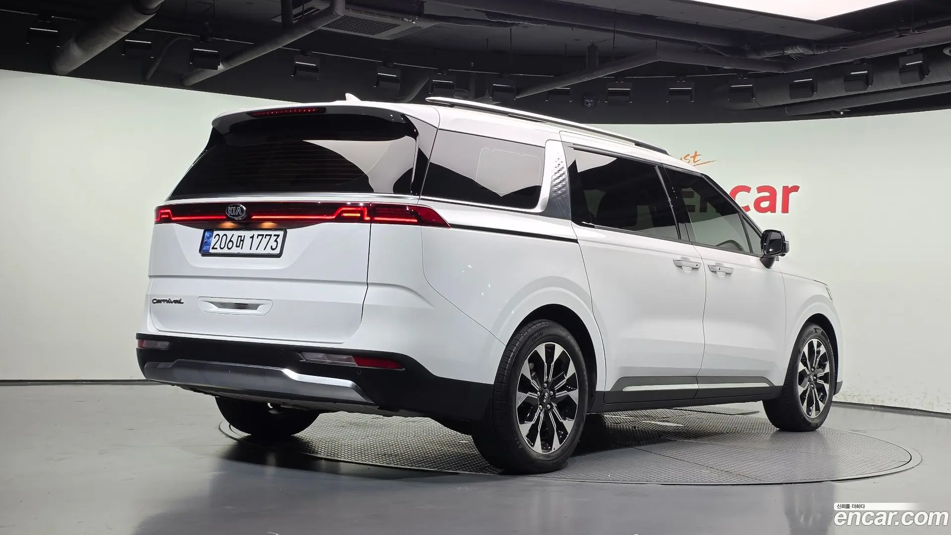 Main__Slider__Photo:Canival Kia 2021.1-1