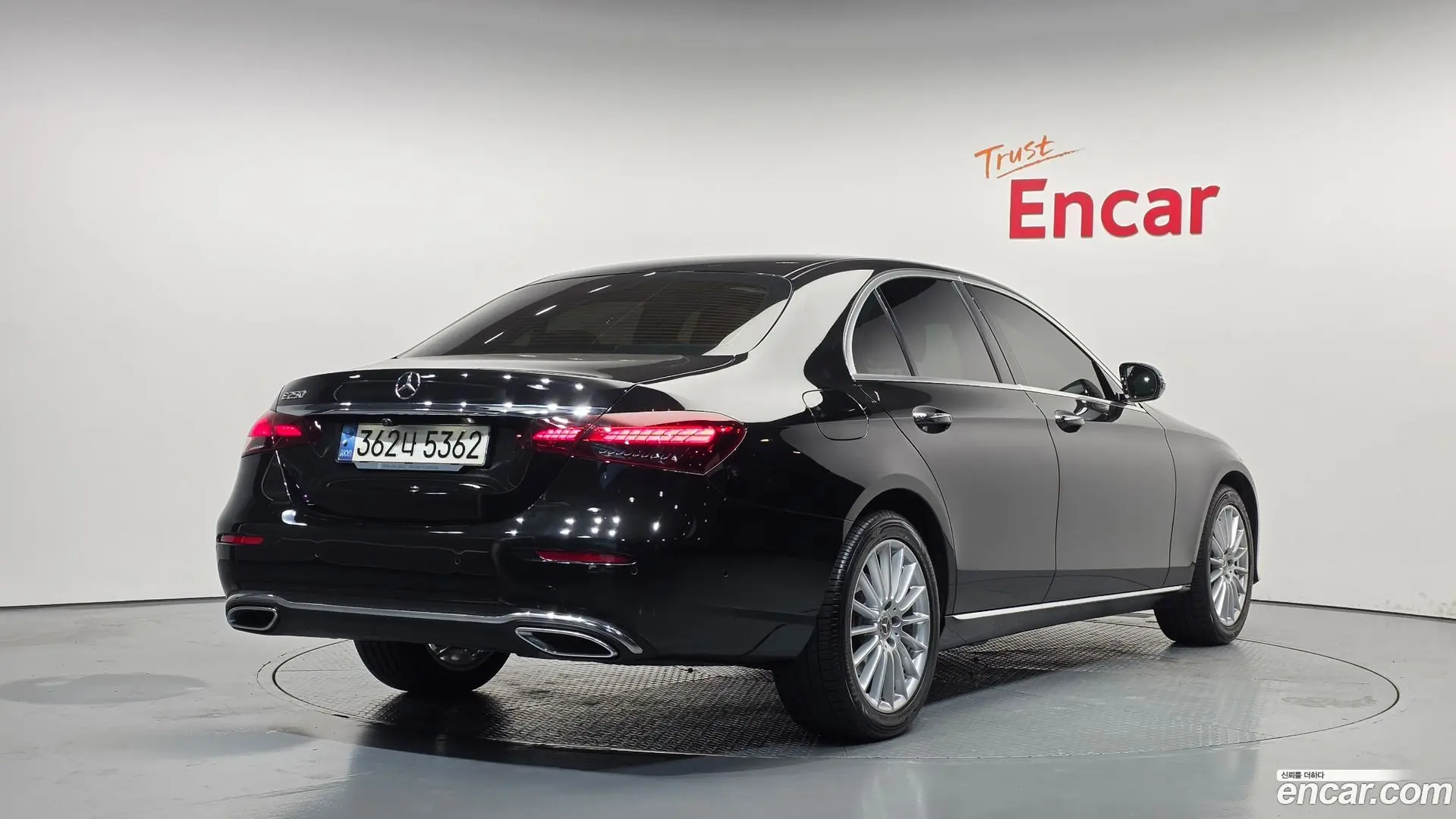 Main__Slider__Photo:E-Class Mercedes-Benz 2021.8-1
