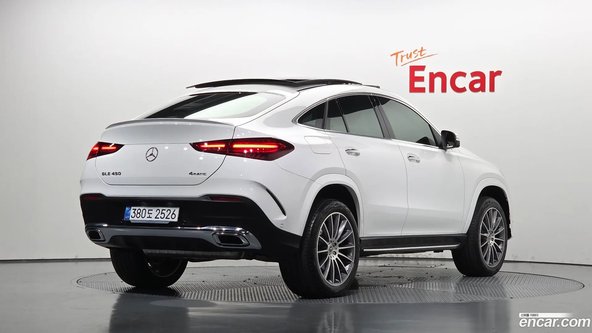 Main__Slider__Photo:GLE-Class Mercedes-Benz 2025.10-1