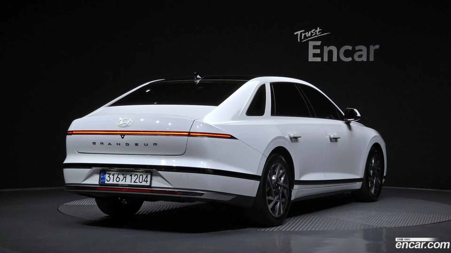 Main__Slider__Photo:Grandeur Hyundai 2023.0-1