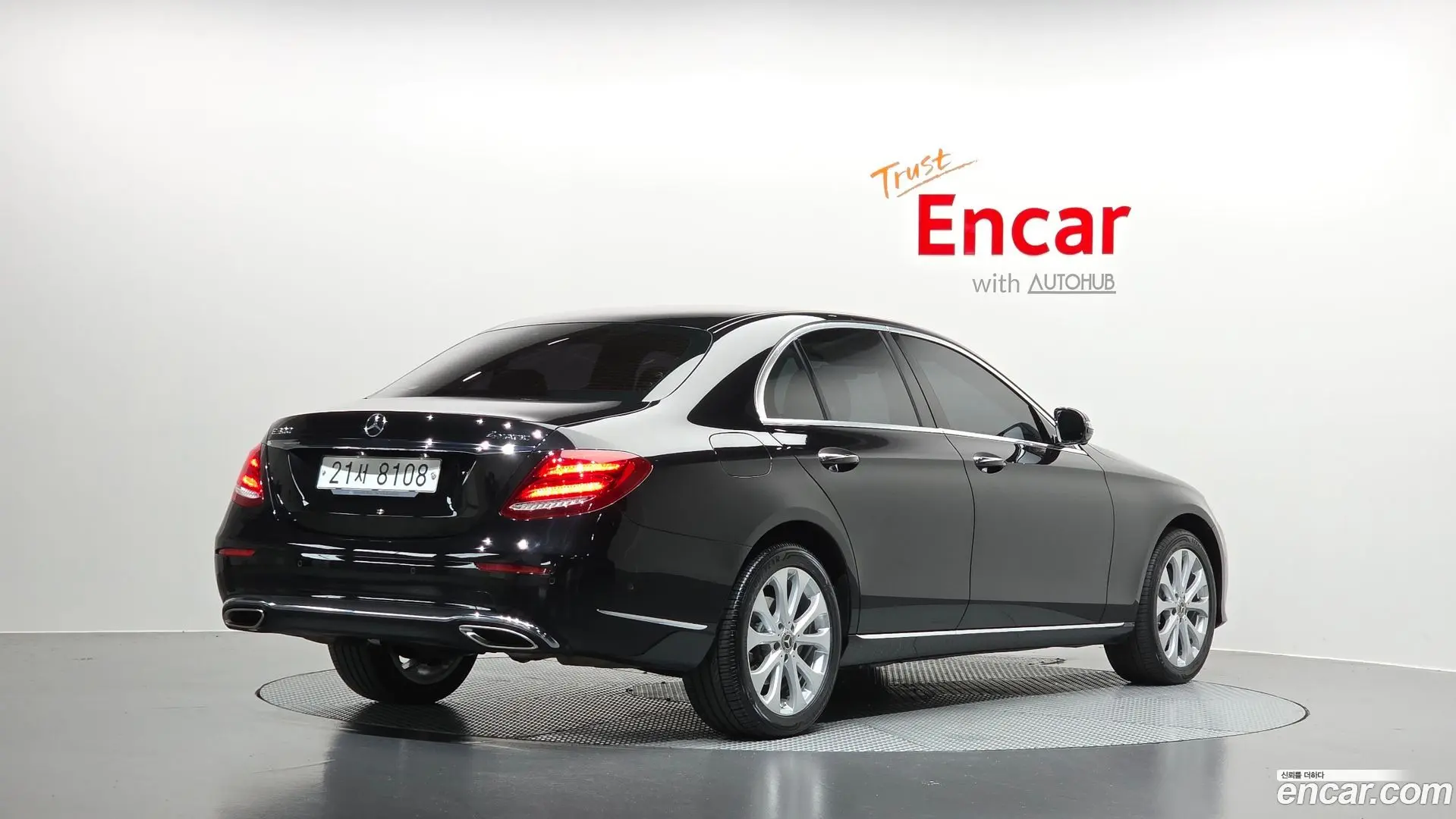 Main__Slider__Photo:E-Class Mercedes-Benz 2018.3-1