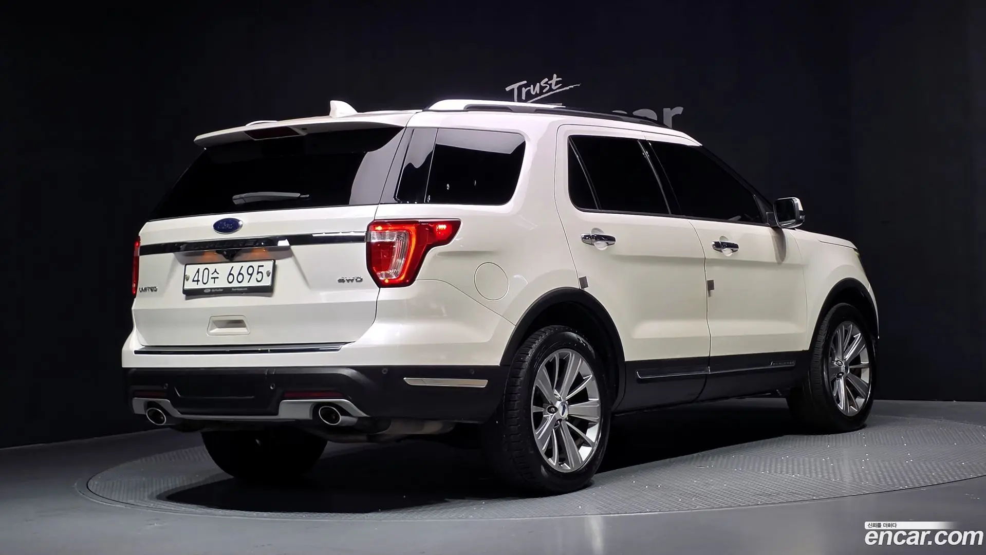 Main__Slider__Photo:Explorer Ford 2018.7-1