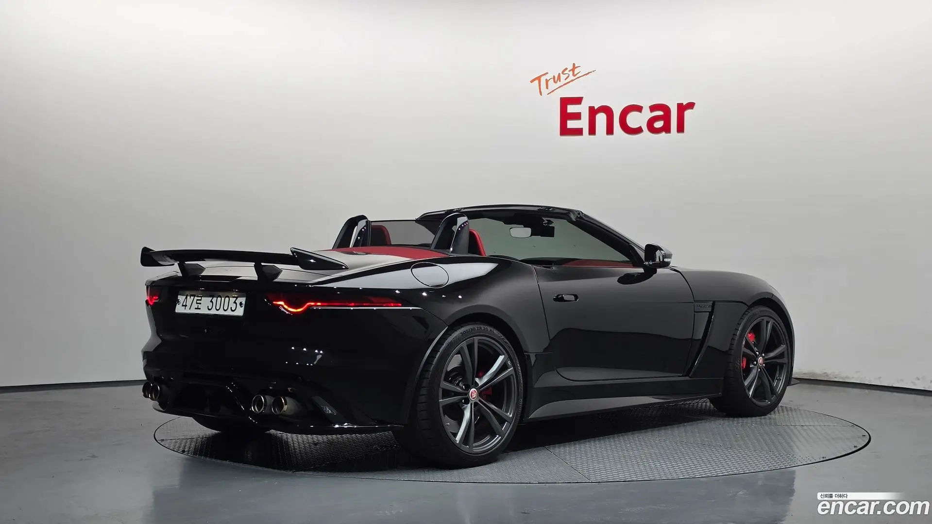 Main__Slider__Photo:F-TYPE Jaguar 2019.7-1