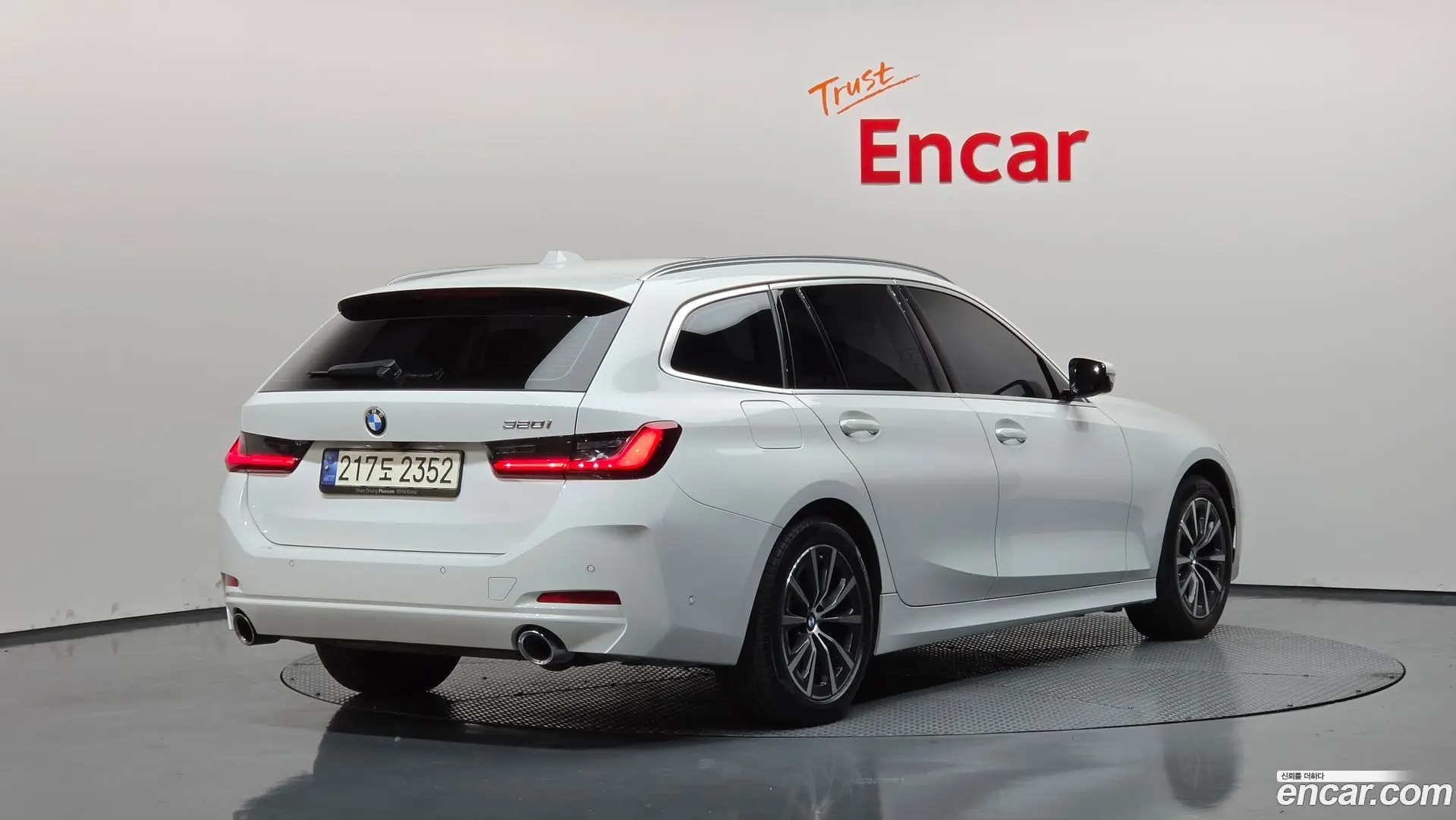 Main__Slider__Photo:3-Series BMW 2024.0-1
