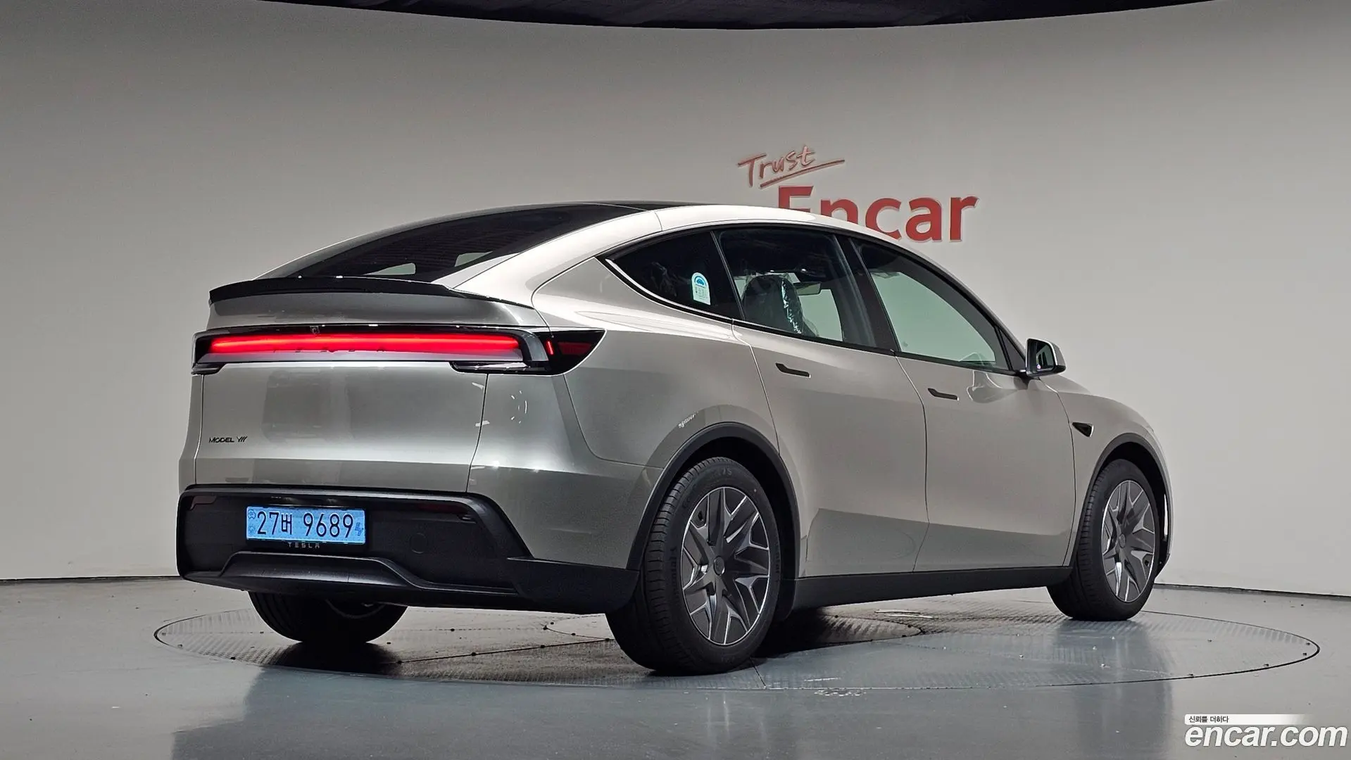 Main__Slider__Photo:Model Y Tesla 2026.8-1