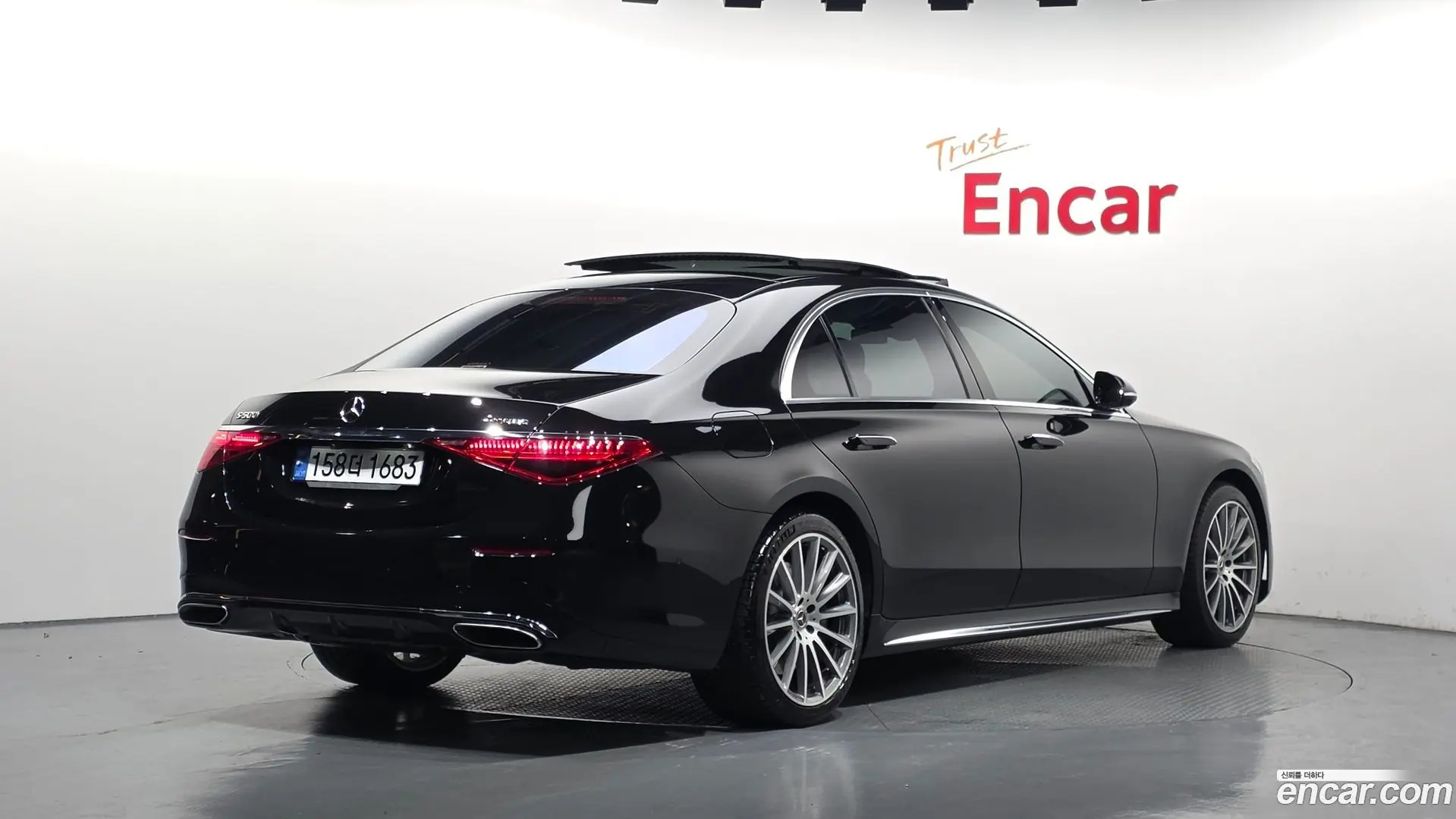 Main__Slider__Photo:S-Class Mercedes-Benz 2021.11-1