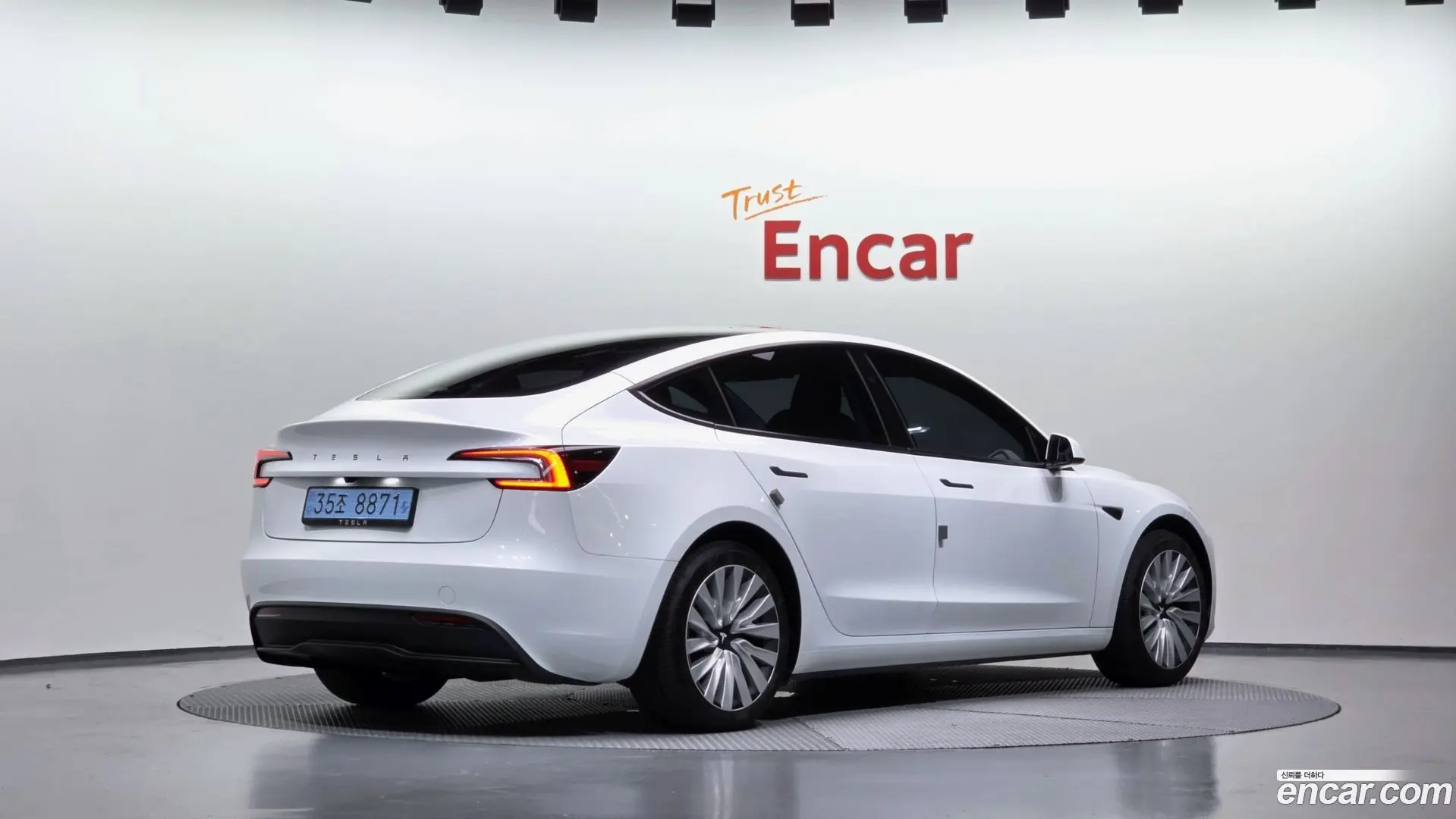 Main__Slider__Photo:Model 3 Tesla 2026.1-1