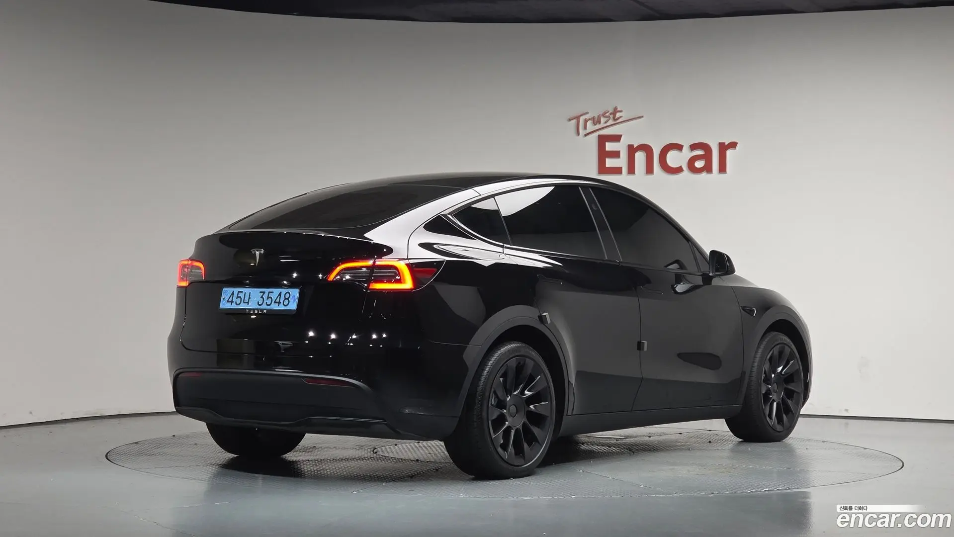 Main__Slider__Photo:Model Y Tesla 2024.10-1