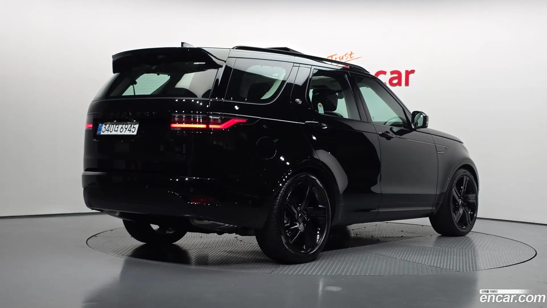 Main__Slider__Photo:Discovery Land Rover 2025.10-1