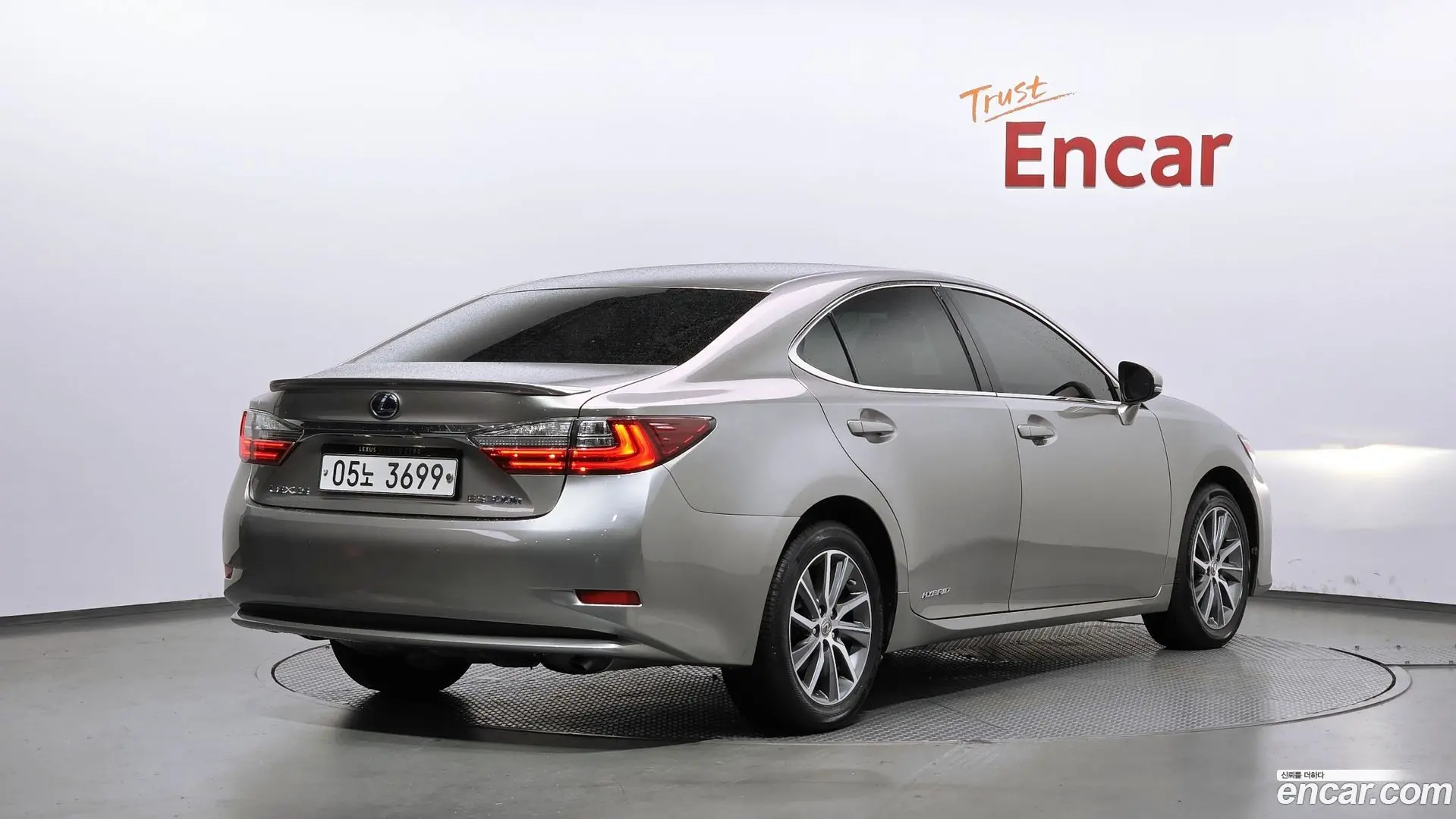 Main__Slider__Photo:ES Lexus 2017.1-1