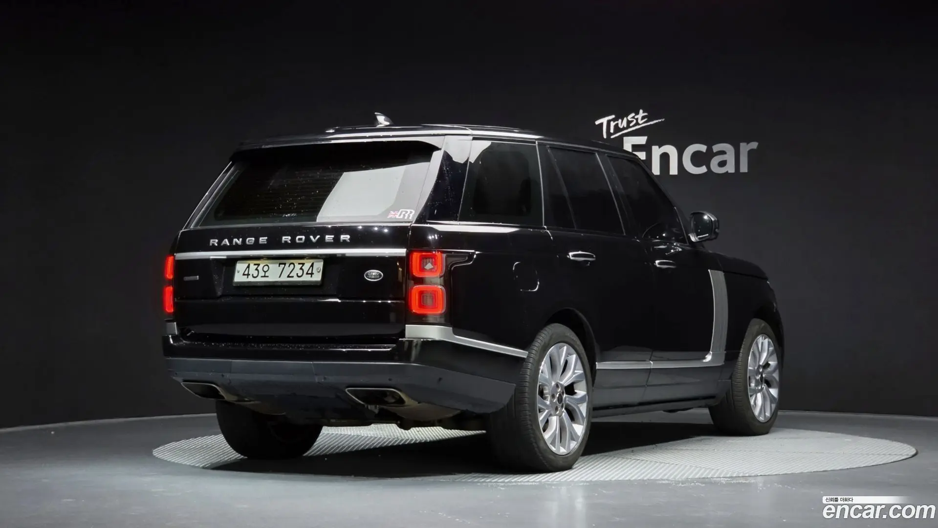 Main__Slider__Photo:Range Rover Land Rover 2018.9-1