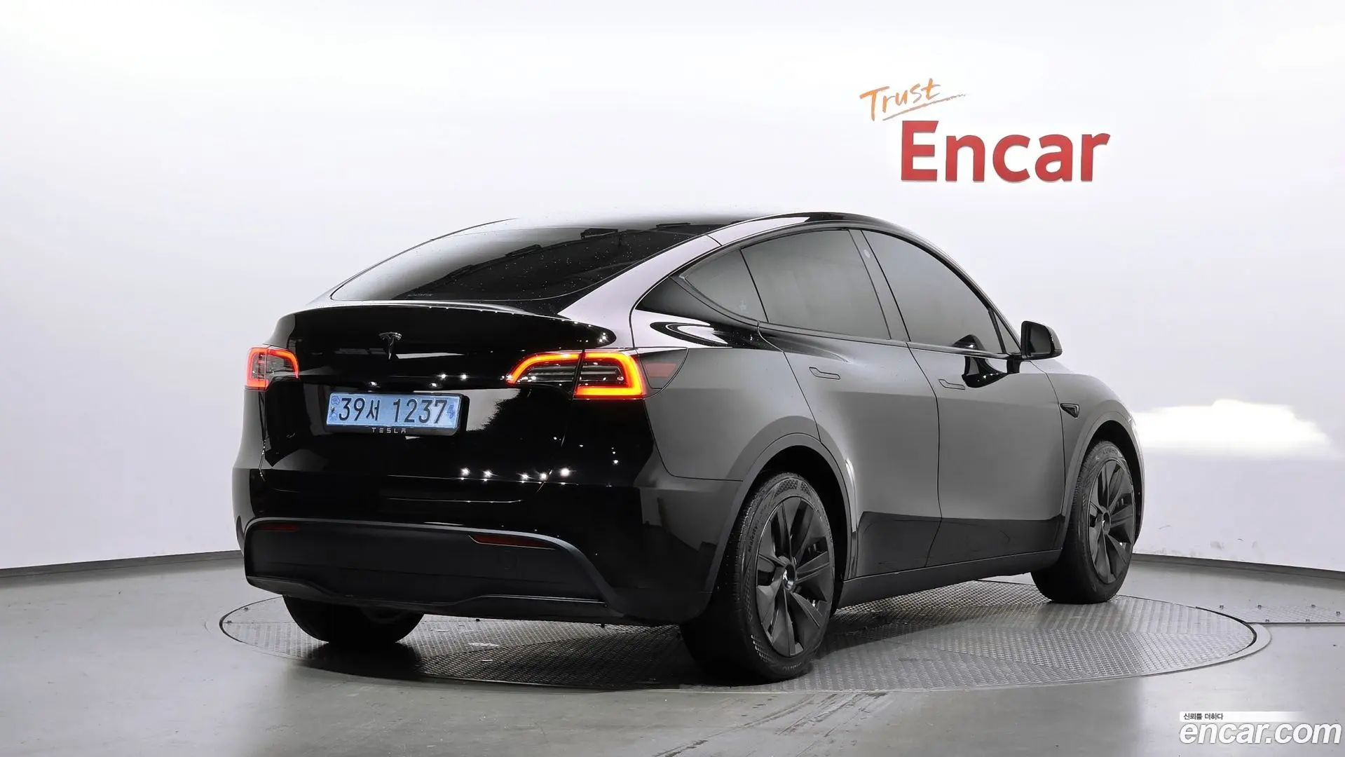 Main__Slider__Photo:Model Y Tesla 2023.9-1