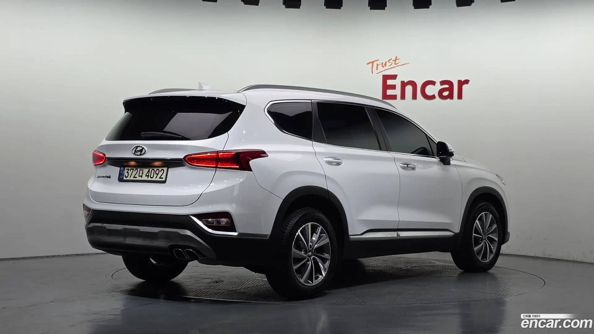 Main__Slider__Photo:Santafe Hyundai 2020.0-1