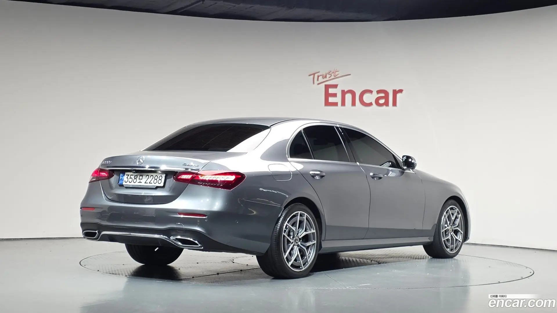 Main__Slider__Photo:E-Class Mercedes-Benz 2020.9-1