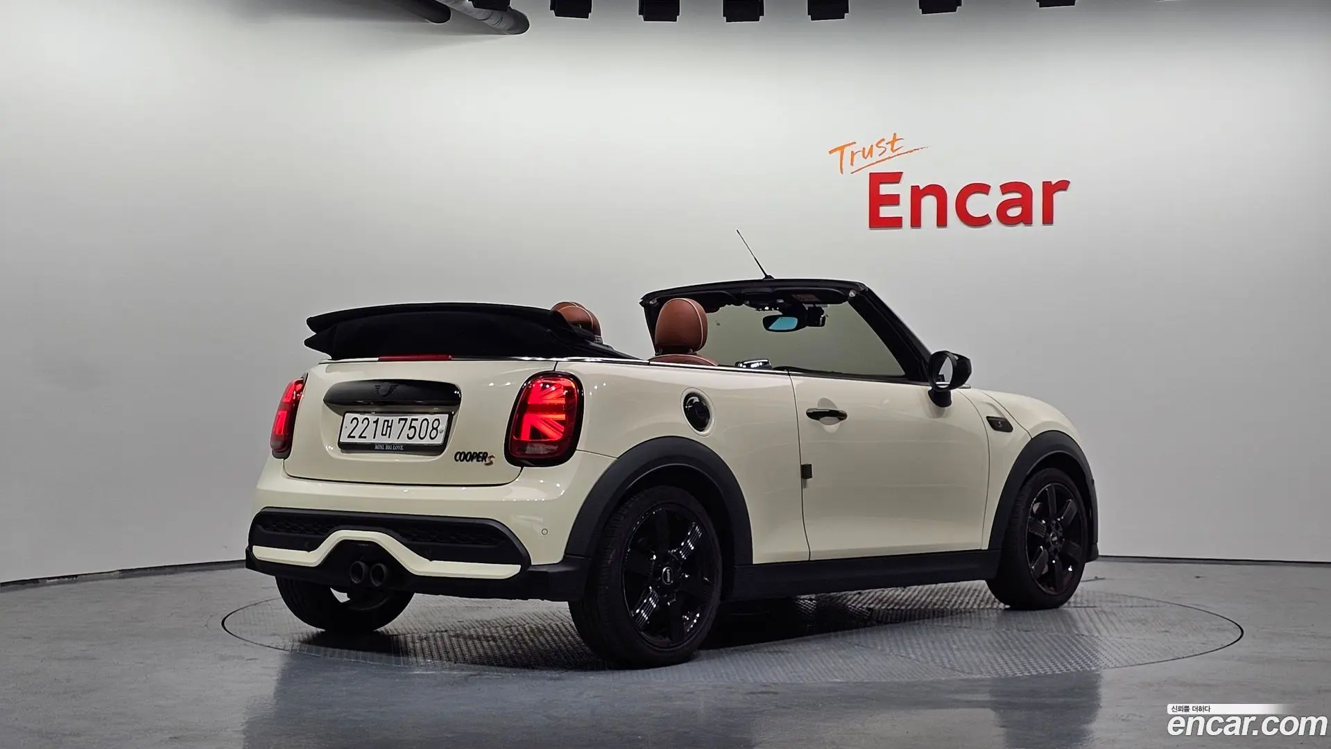 Main__Slider__Photo:Cooper Convertible Mini 2022.4-1