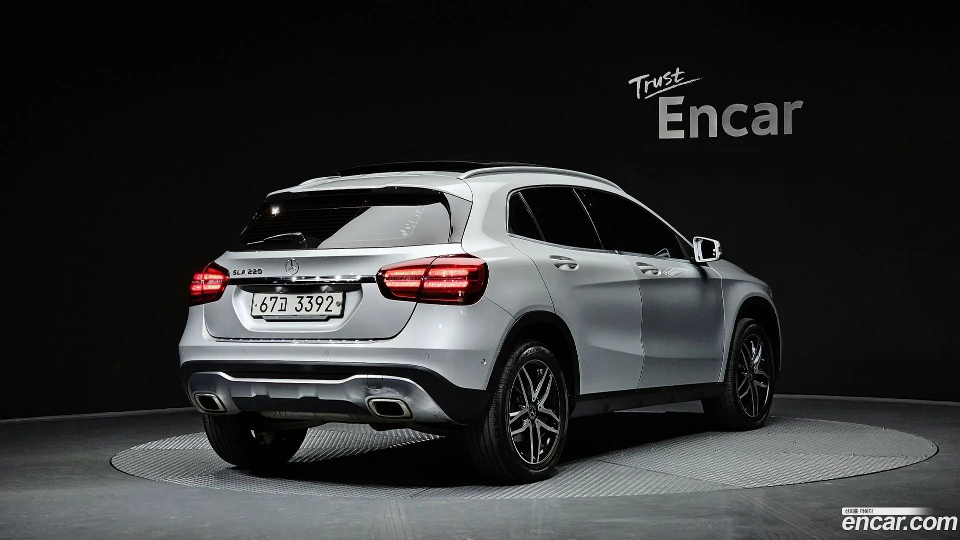 Main__Slider__Photo:GLA-Class Mercedes-Benz 2017.9-1