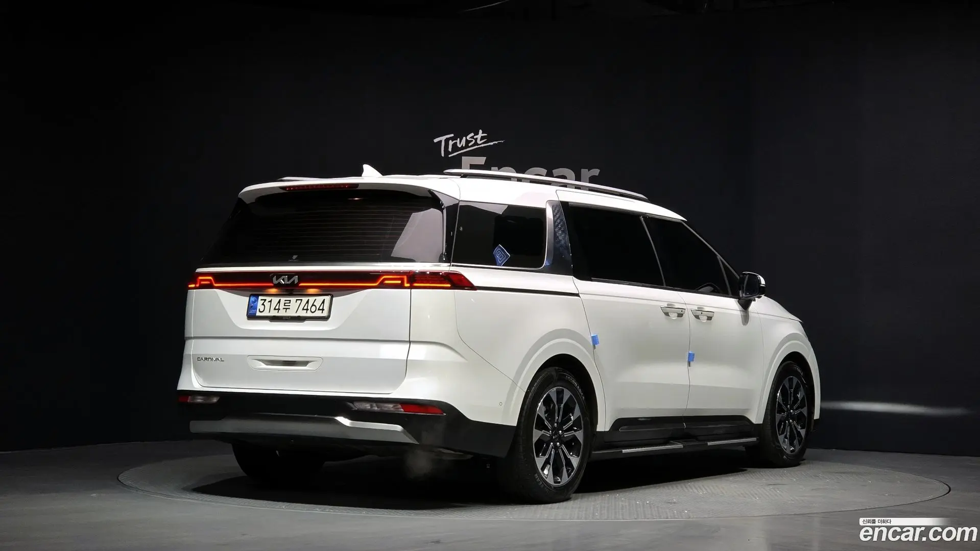 Main__Slider__Photo:Canival Kia 2021.9-1