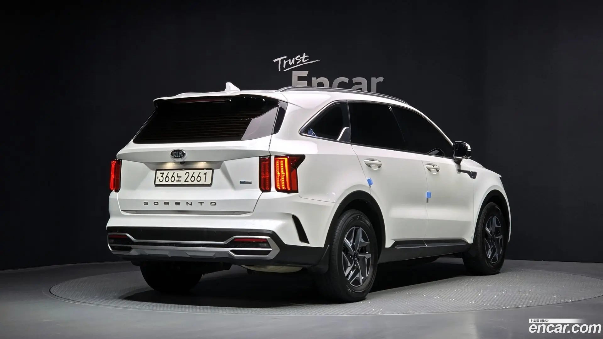 Main__Slider__Photo:Sorento Kia 2021.4-1