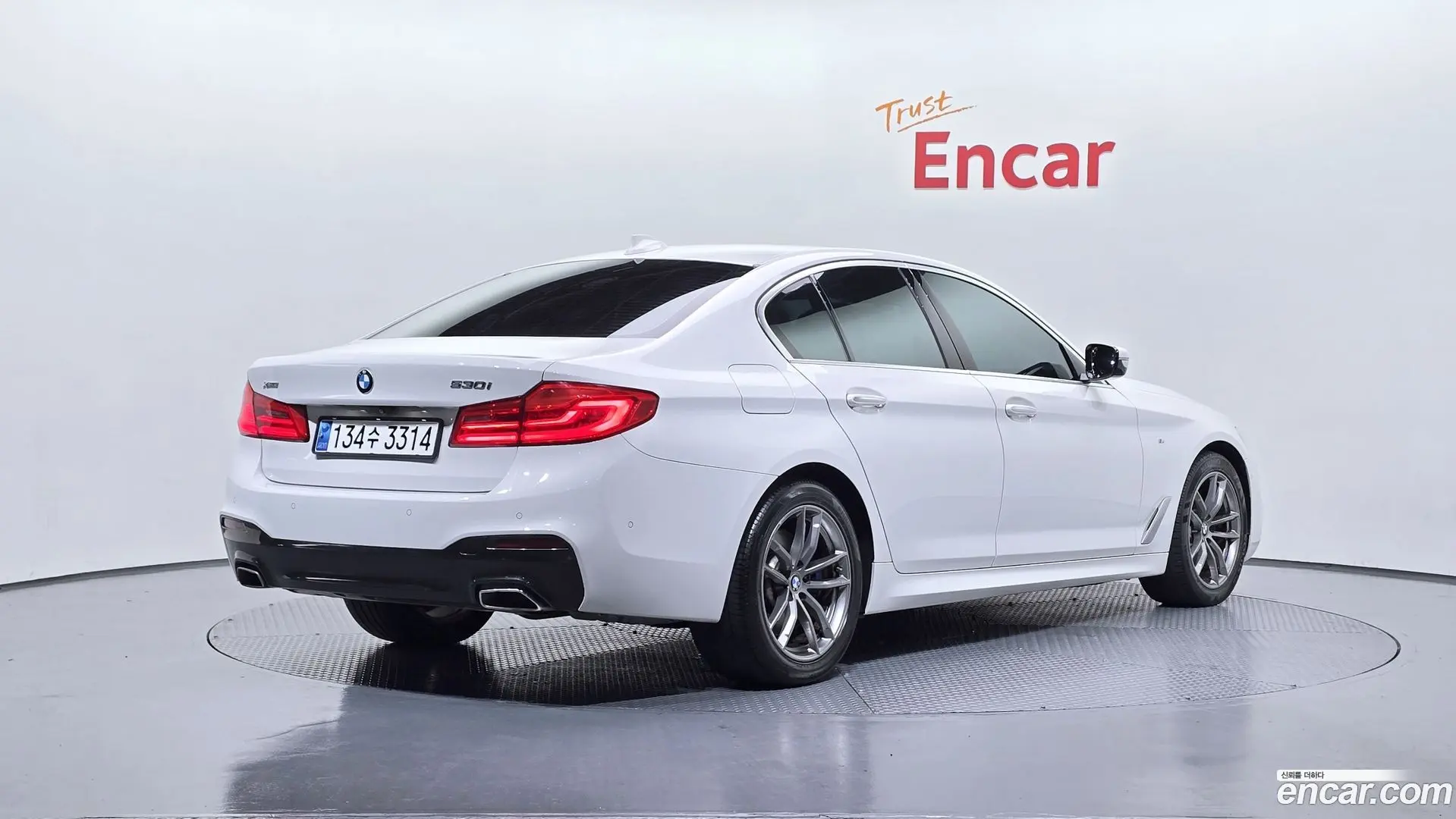 Main__Slider__Photo:5-Series BMW 2018.0-1