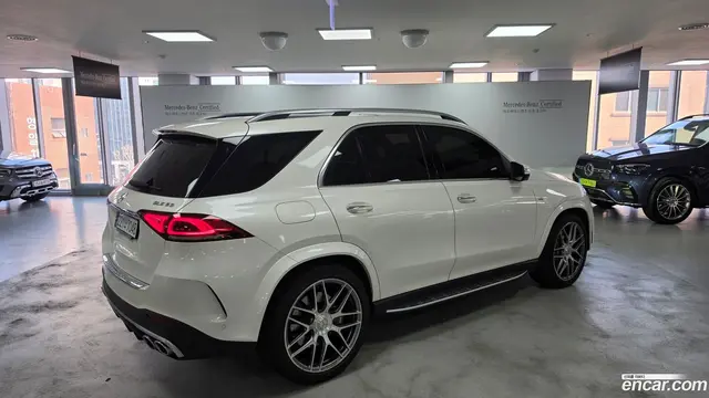 Main__Slider__Photo:GLE-Class Mercedes-Benz 2023.7-1
