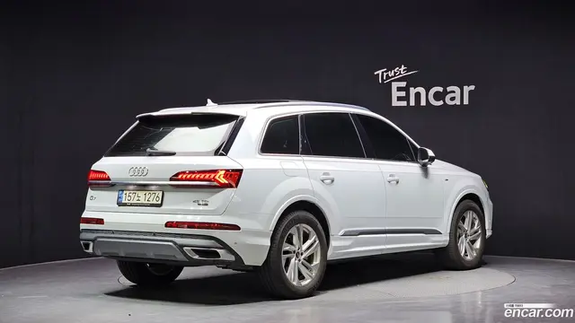 Main__Slider__Photo:Q7 Audi 2021.9-1