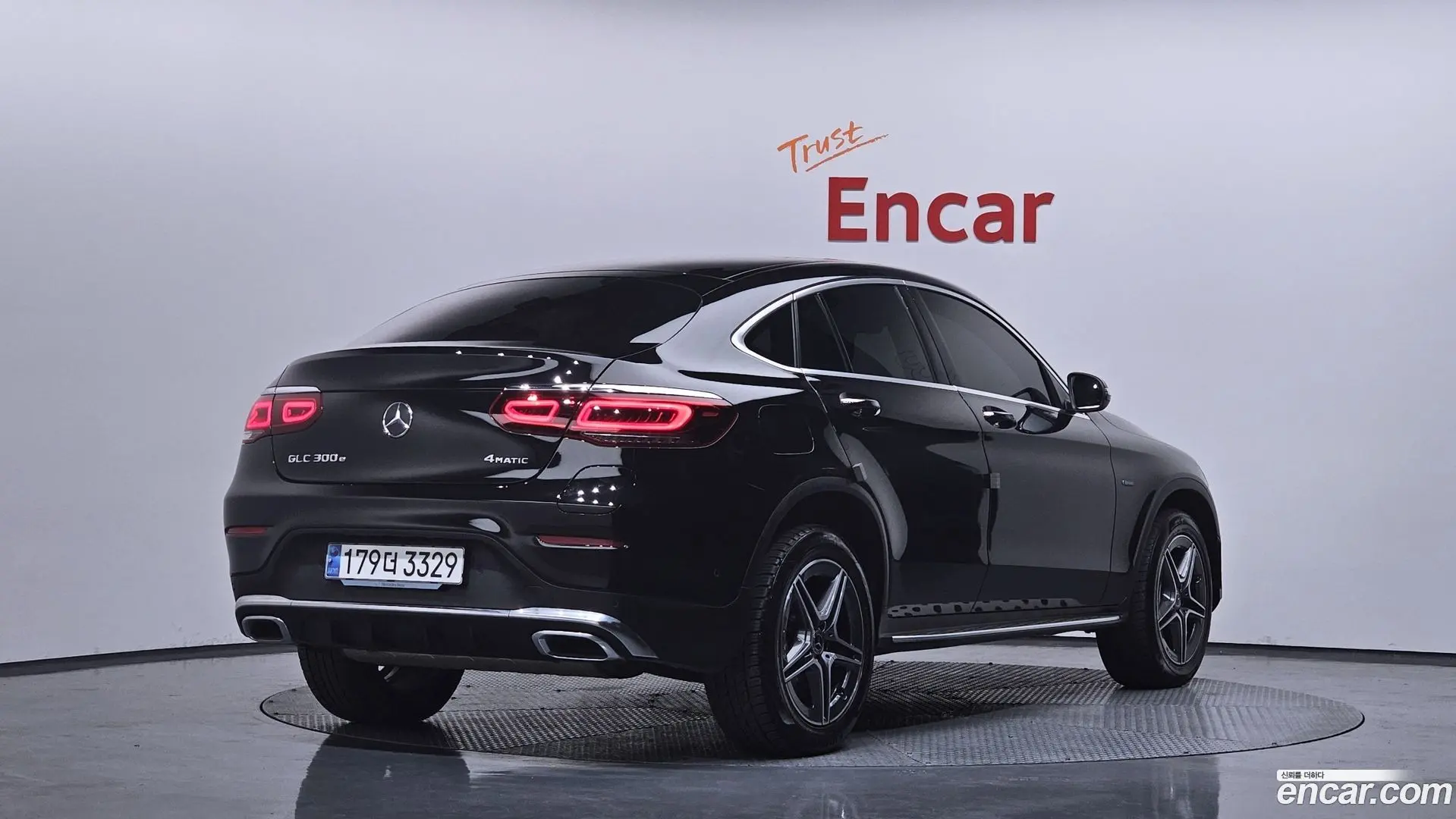 Main__Slider__Photo:GLC-Class Mercedes-Benz 2021.0-1