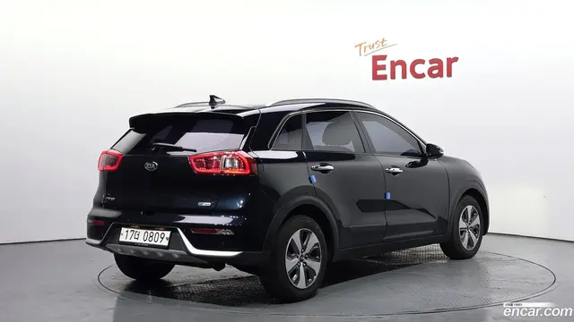 Main__Slider__Photo:Niro Kia 2016.4-1