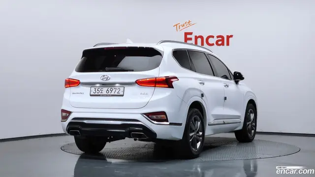 Main__Slider__Photo:Santafe Hyundai 2018.6-1