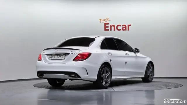 Main__Slider__Photo:C-Class Mercedes-Benz 2018.3-1