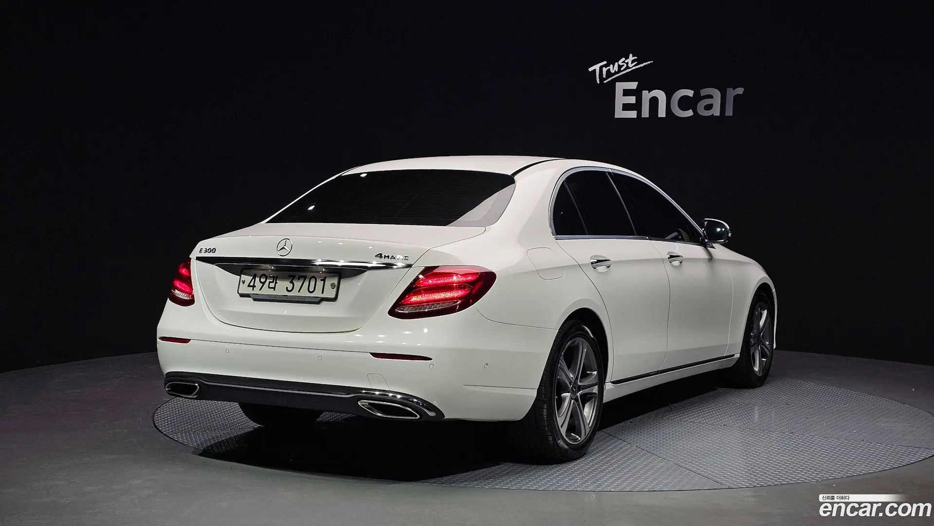 Main__Slider__Photo:E-Class Mercedes-Benz 2018.0-1