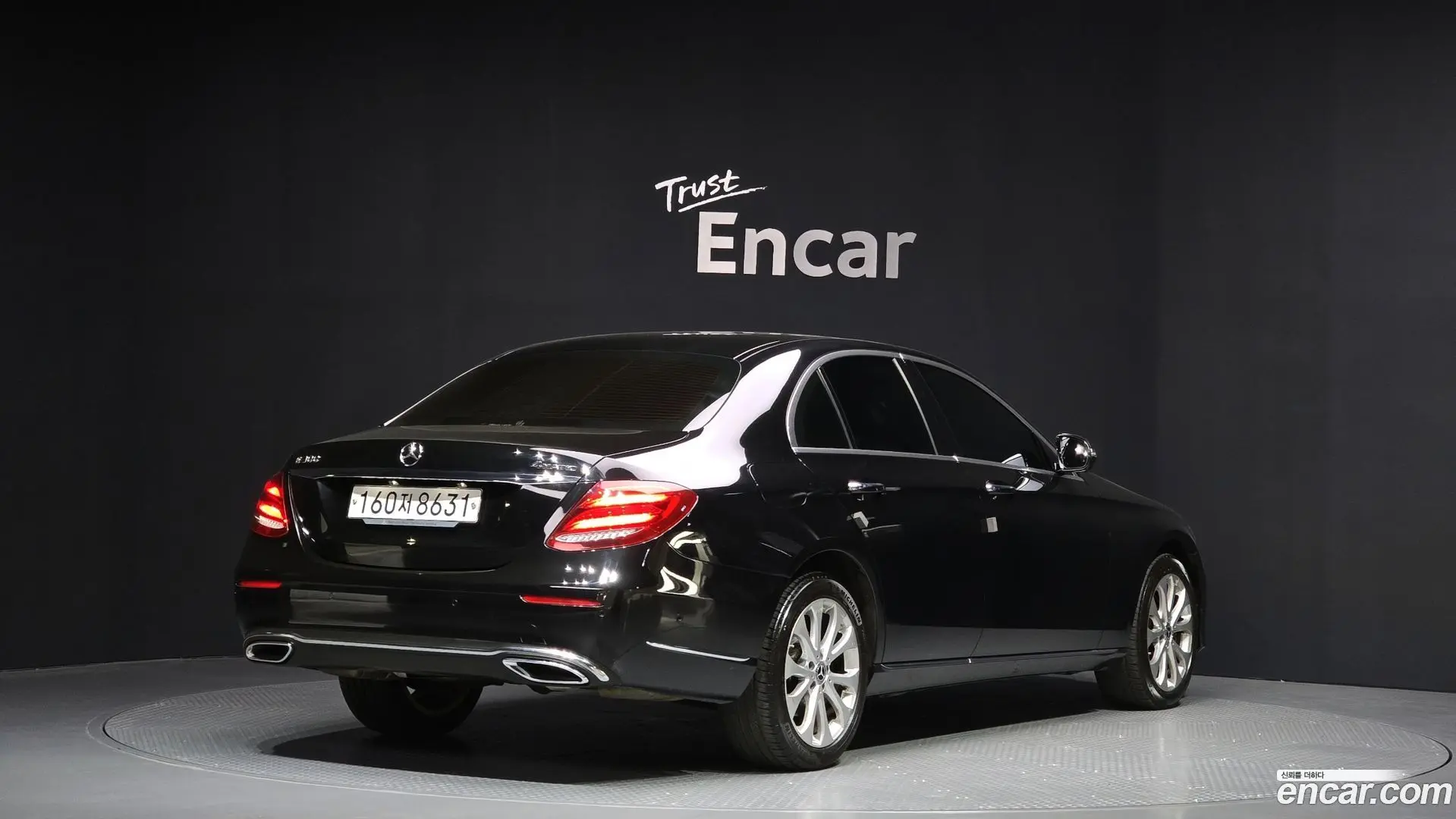 Main__Slider__Photo:E-Class Mercedes-Benz 2020.4-1