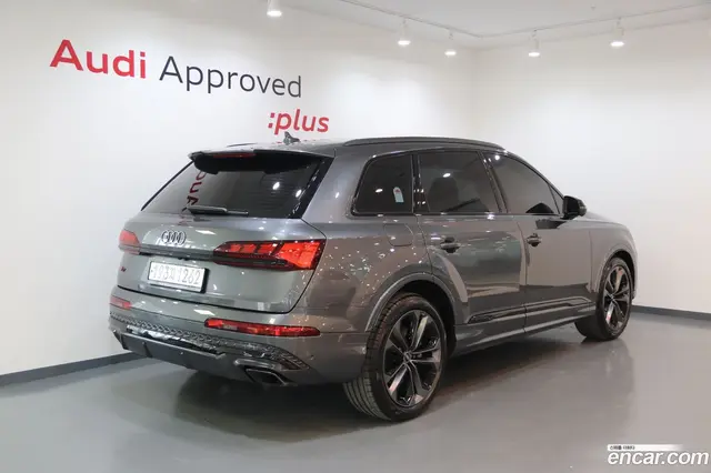 Main__Slider__Photo:Q7 Audi 2025.0-1