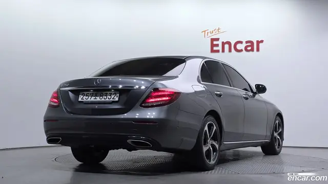 Main__Slider__Photo:E-Class Mercedes-Benz 2019.11-1