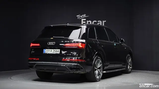 Main__Slider__Photo:Q7 Audi 2023.4-1