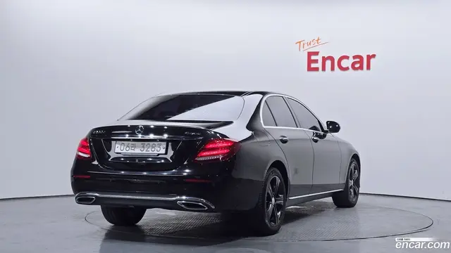 Main__Slider__Photo:E-Class Mercedes-Benz 2017.3-1