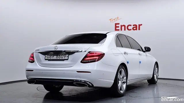 Main__Slider__Photo:E-Class Mercedes-Benz 2017.1-1